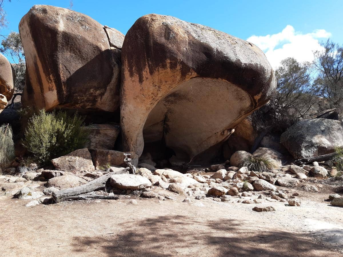 Hippo’s Yawn, formasi batuan unik di kawasan sekitar Wave Rock