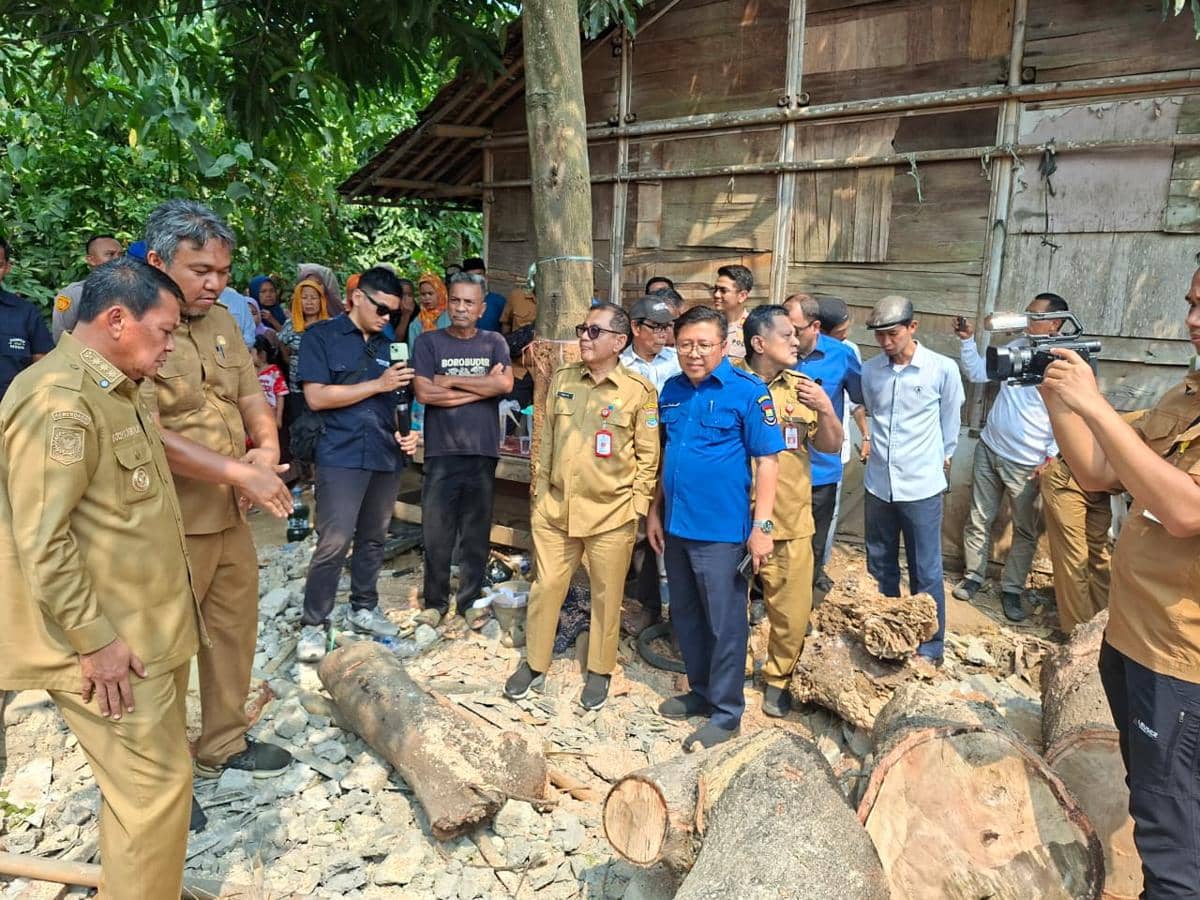 Anak 11 Tahun di Tangerang Tewas Tertimpa Pohon Tumbang Saat Tidur