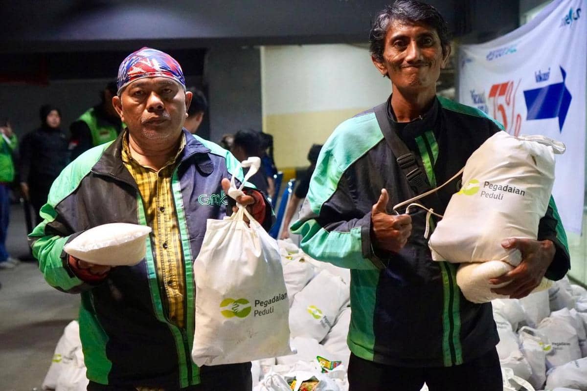Pegadaian Salurkan 1.000 Paket Sembako untuk Pengemudi Ojek Online