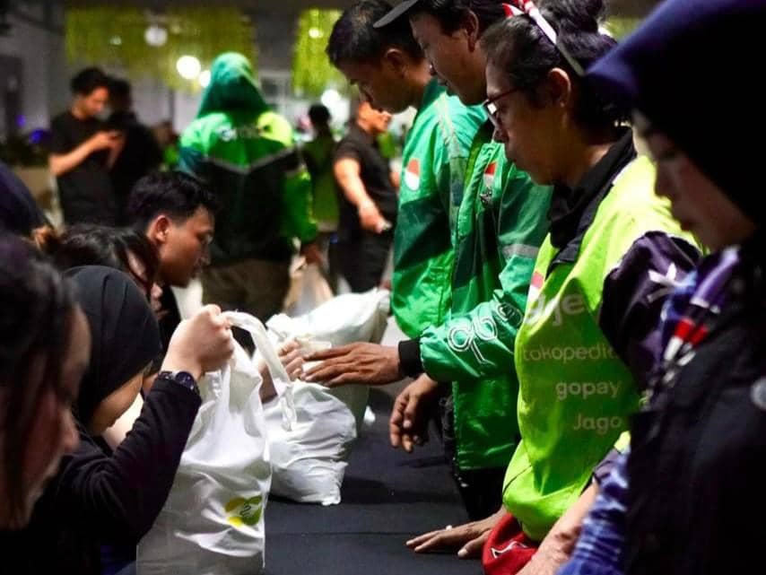 Apresiasi Pengemudi Ojol, Pegadaian Salurkan 1.000 Paket Sembako
