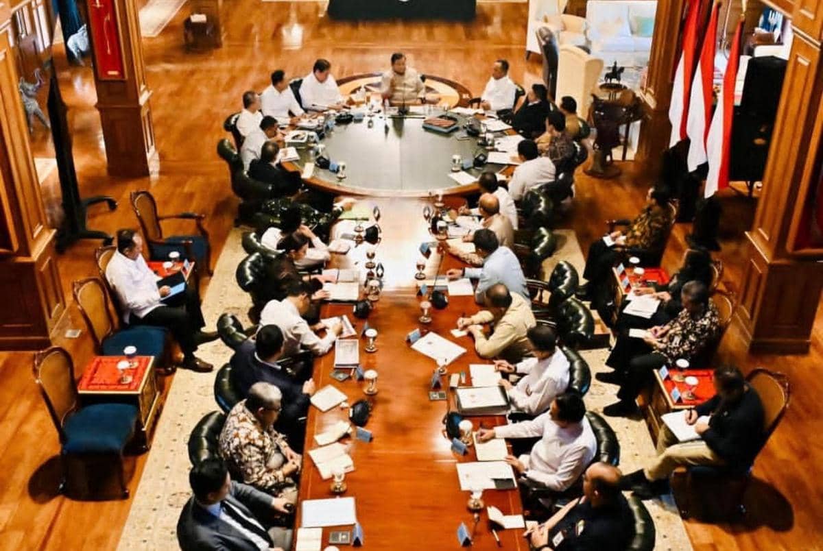 Presiden Prabowo Subianto menggelar rapat terbatas bersama sejumlah menteri di Hambalang, Kabupaten Bogor, Selasa (1/9/2026) (Instagram/Sekr