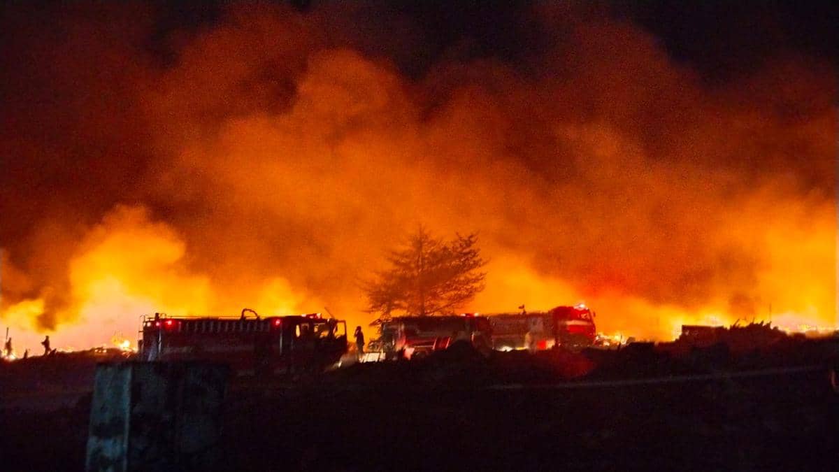 4 Unit Damkar Dikerahkan, Api di Jalan Nakula Kian Membesar