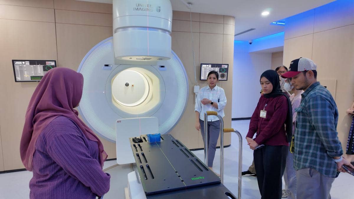 Radioterapi MRCCC didukung oleh uRT 506c Linear Accelerator dari United Imaging (dok. MRCCC Siloam Hospital)