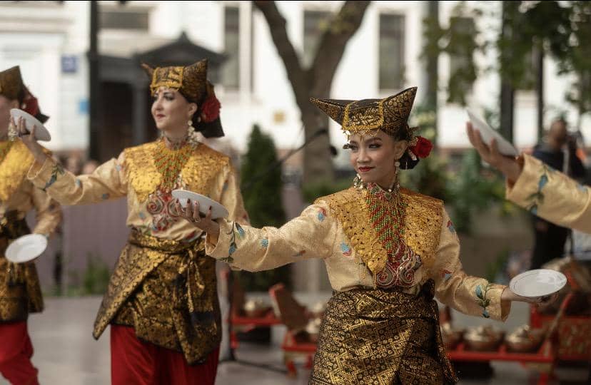 Bukan Cuma Bali, Budaya Indonesia Bikin Warga Rusia Terpukau