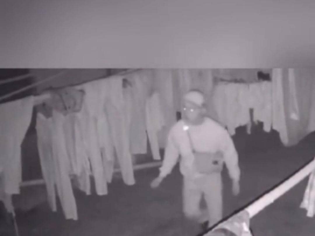 Viral! Aksi Pria Curi Pakaian Dalam Wanita di Pesawaran Terekam CCTV