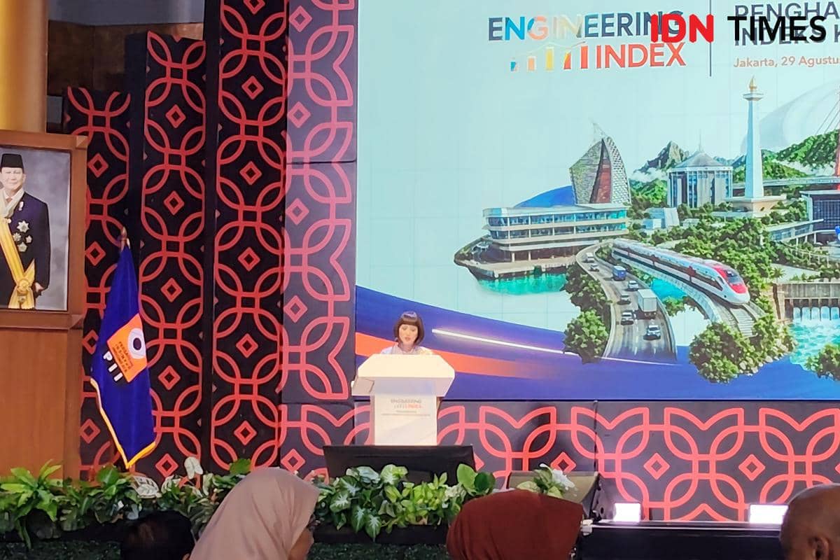 Direktur Eksekutif PII Ir. Santhi H. menandatangani perjanjian kerja sama PII, BRIN, dan BPS di Jakarta.