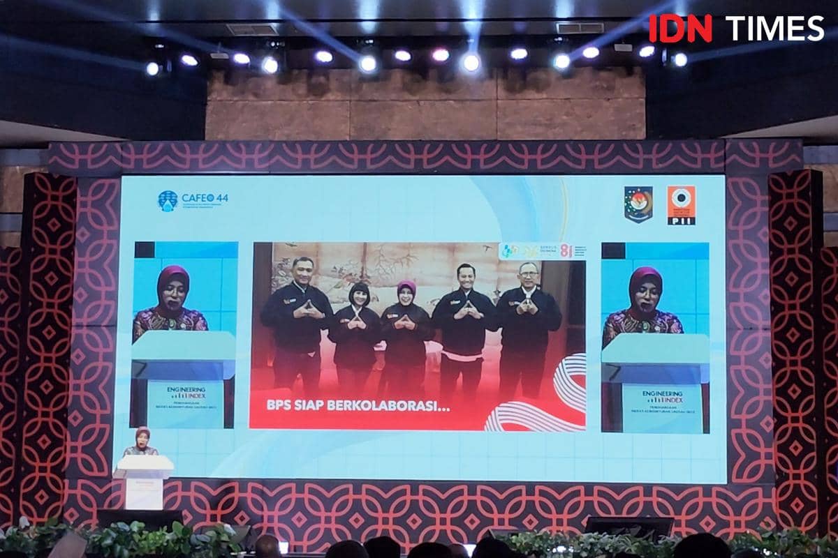 Kepala BPS Amalia Adininggar Widyasanti menghadiri penandatanganan kerja sama PII, BRIN, dan BPS di Jakarta.