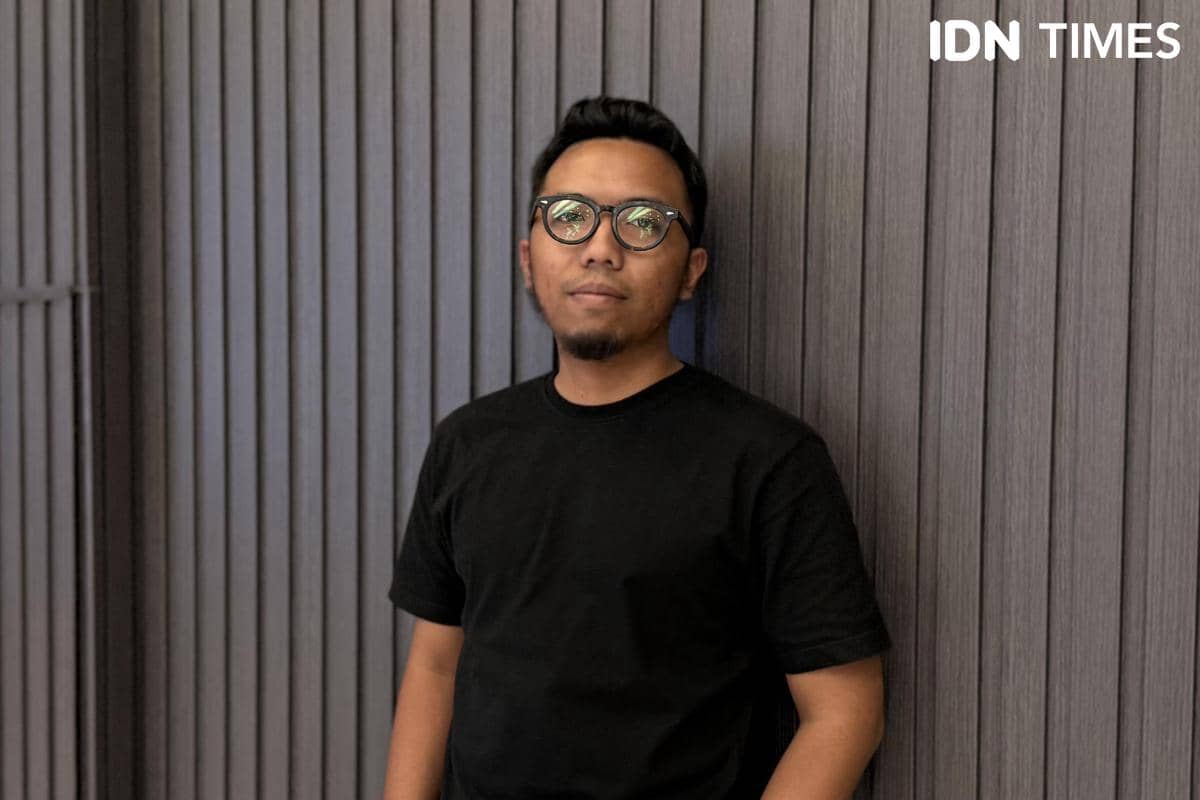 Yuli, personel band Good Morning Everyone (GME), berpose untuk potret pada Rabu, 19 Agustus 2026.