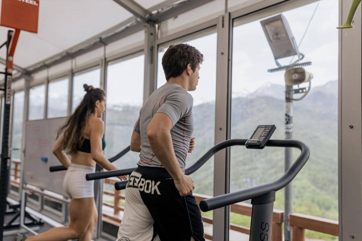 ilustrasi lari di treadmill