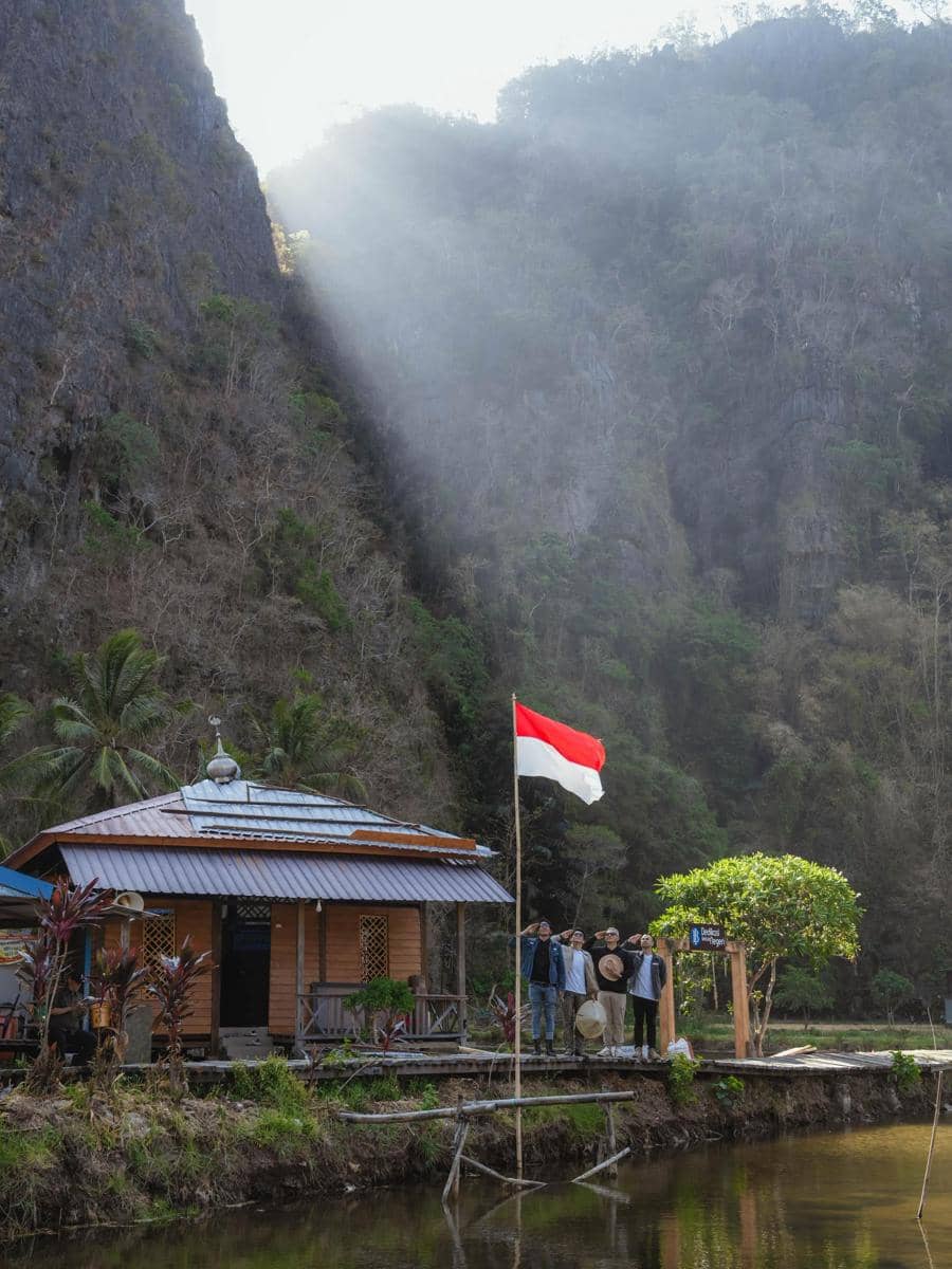 The Duda's-1 mengunjungi Desa Karst Rammang Rammang