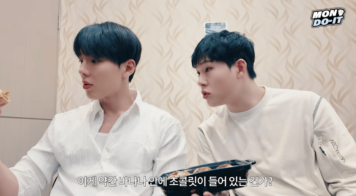 momen Shownu dan Joohoney coba makanan Indonesia