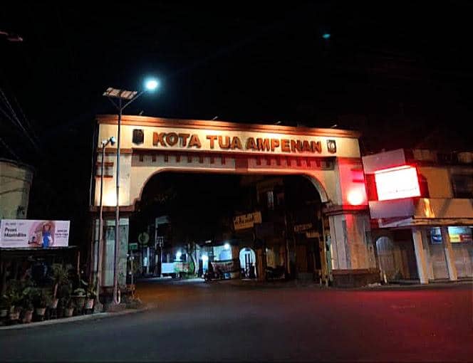 suasana malam di Kota Tua Ampenan