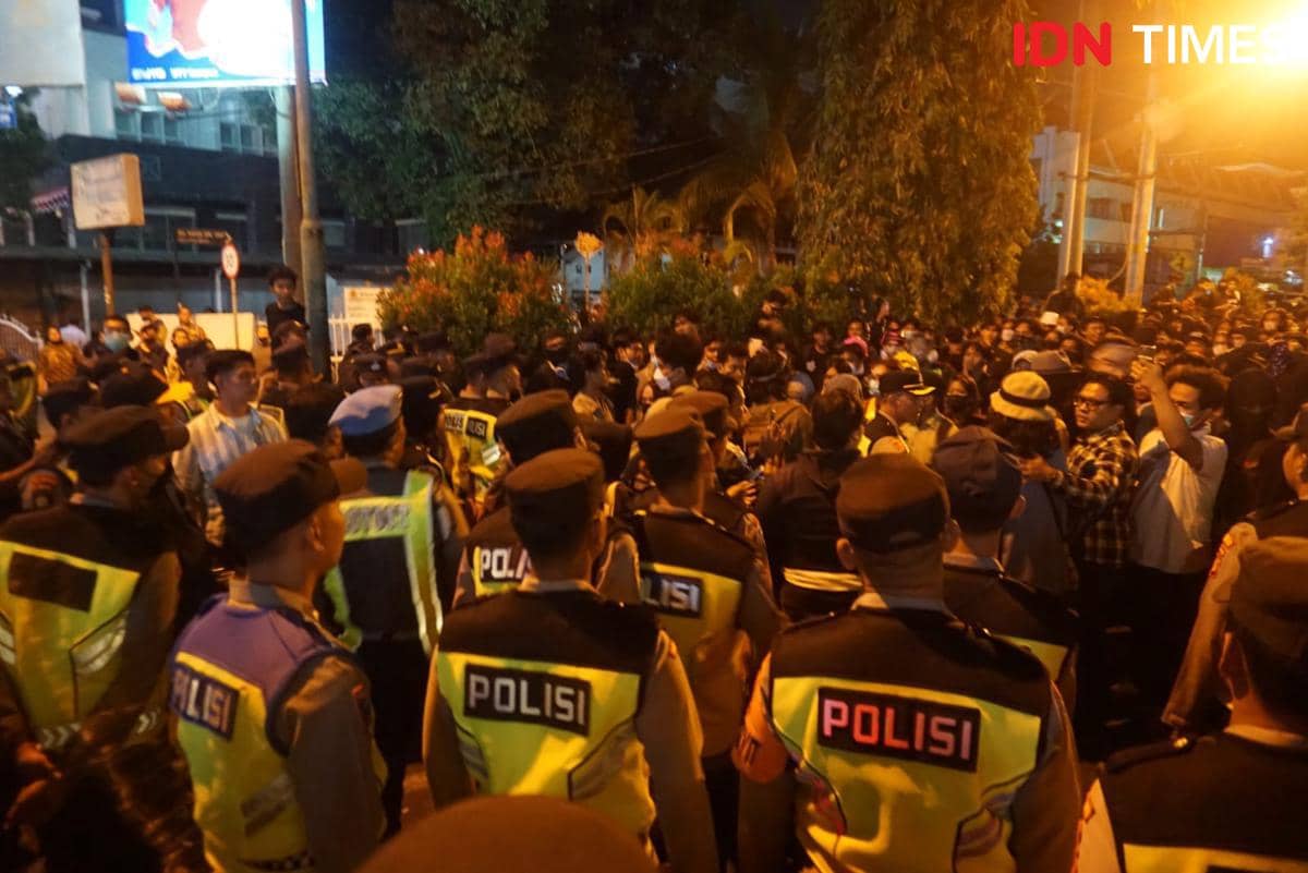 Sempat Ricuh, Aksi di Simpang Empat Gramedia Bertahan Selama 6 Jam