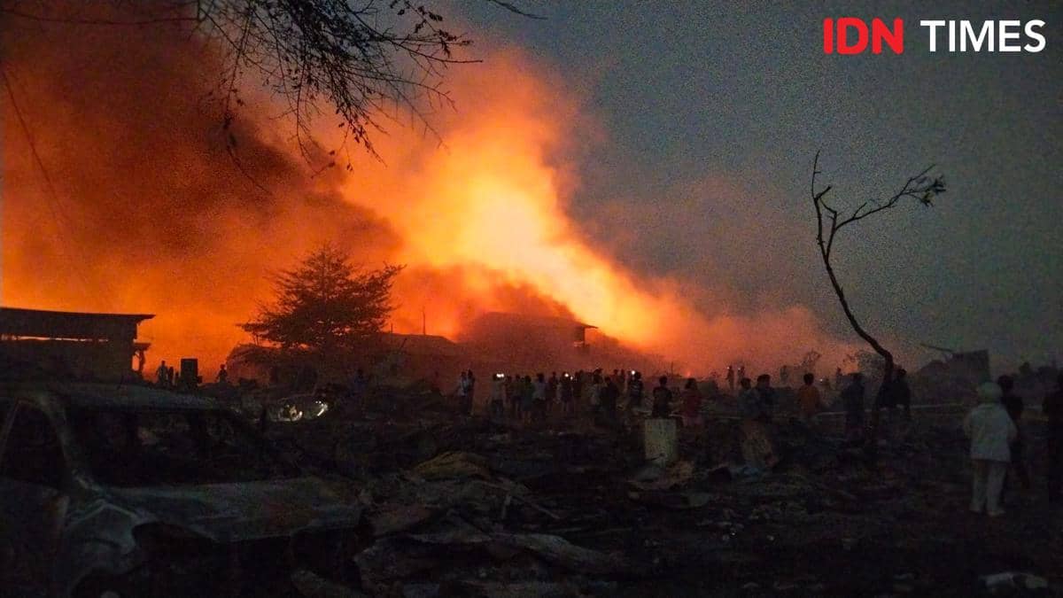 Tim Damkar Kewalahan Padamkan Api di Nakula, Baru Makan Tadi Pagi
