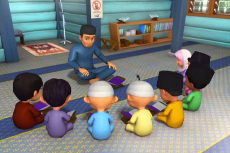 Abang Hamzah identik lewat perannya sebagai guru mengaji bagi para bocah Kampung Durian Runtuh