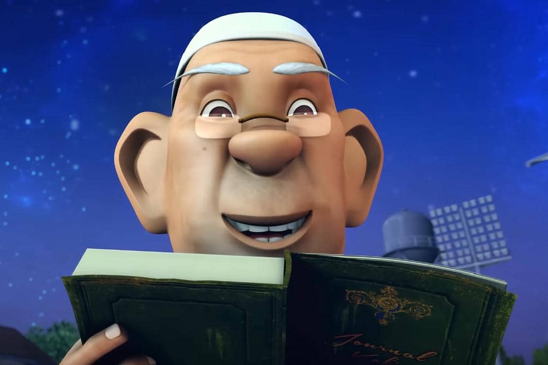 Tok Aba membacakan buku jurnal berisi sejarah perkembangan bisnis kedai cokelat miliknya