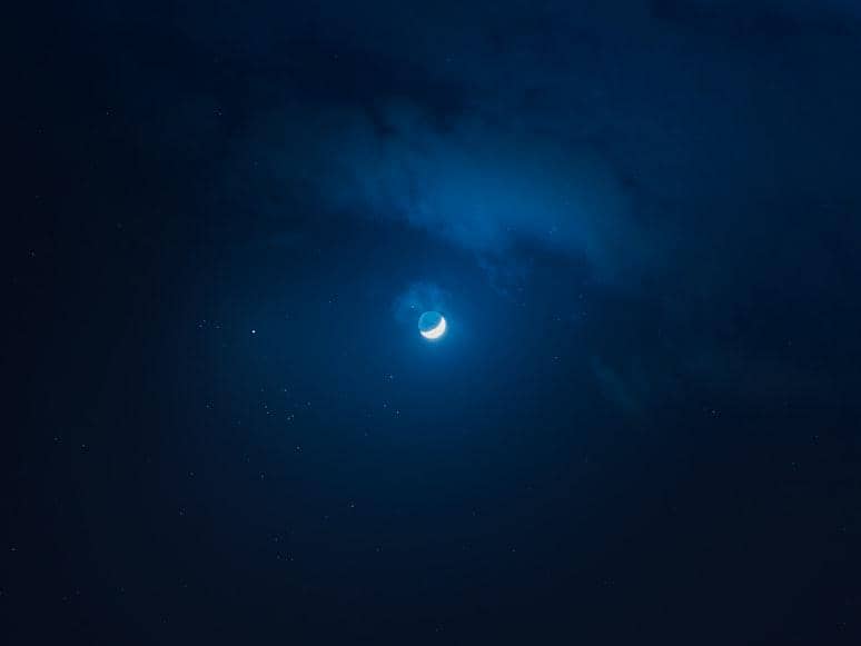 ilustrasi Bulan dan Jupiter