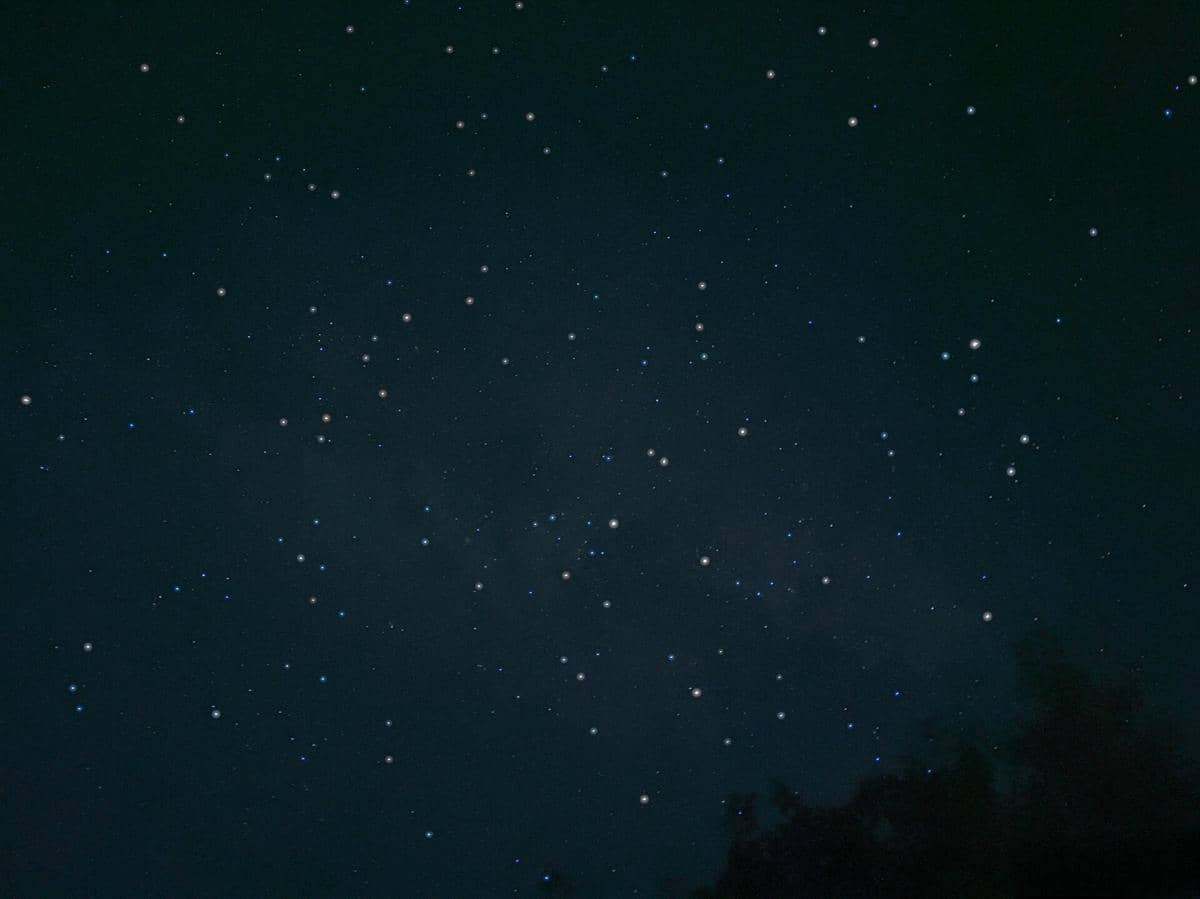 ilustrasi Epsilon-Perseid bersama galaksi Bimasakti