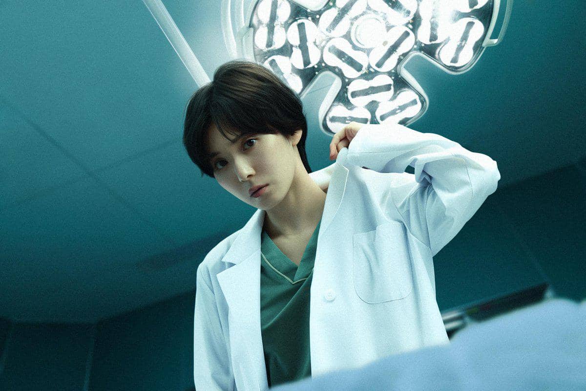 adegan dalam serial Plastic Beauty