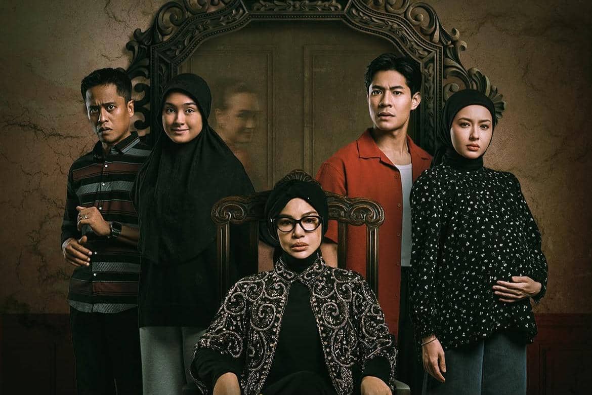 poster serial Dia Perempuan Sialan