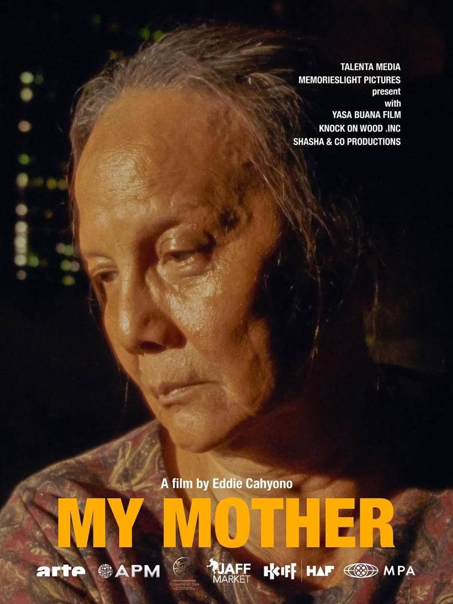 Poster film IBUKU produksi Memorieslight Pictures dengan judul IBUKU sebagai fokus utama materi promosi.
