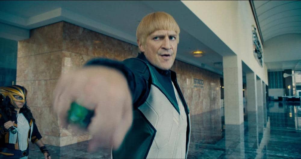 Karakter Guy Gardner dari film Superman produksi DC Studios tampil mengenakan kostum pahlawan super berwarna hijau dan putih.