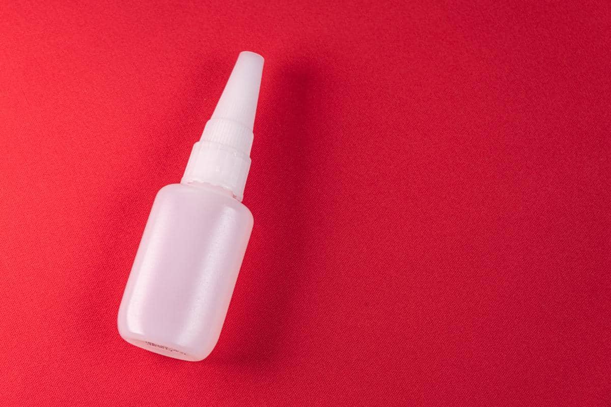 Ilustrasi glass ionomer cement, bahan kedokteran gigi yang digunakan untuk perawatan dan penambalan gigi.