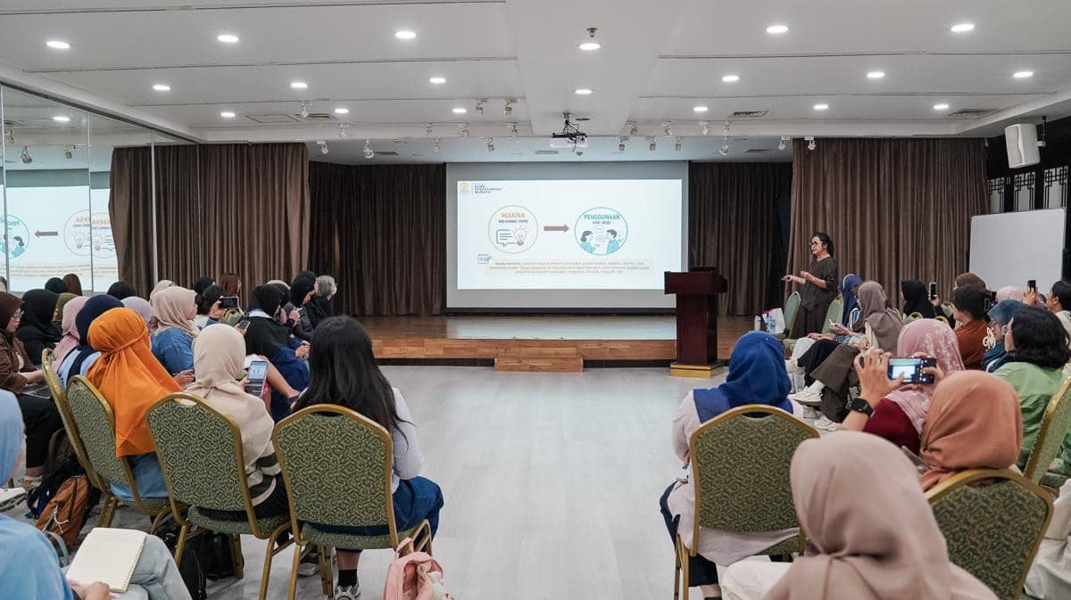 Dosen Bahasa dan Kebudayaan Korea, Departemen Linguistik, Universitas Indonesia, Usmi, memberikan materi dalam kuliah umum "Pragmatik Bahasa Korea: Memahami Ungkapan Negasi” di Korean Cultural Center Indonesia.
