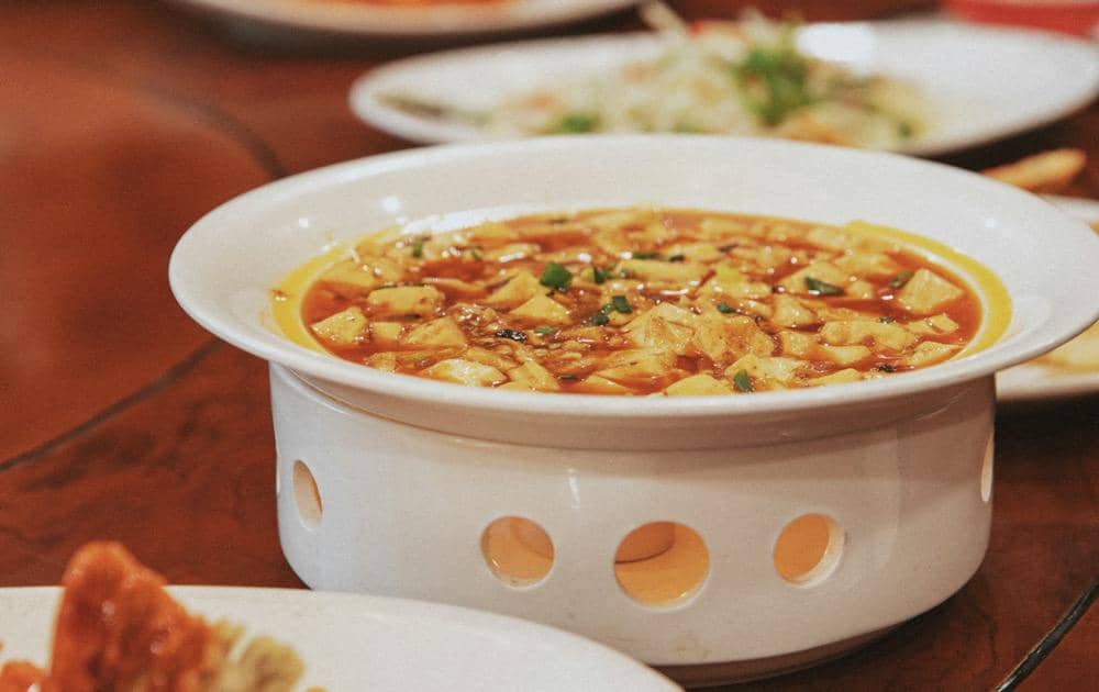 ilustrasi mapo tofu pedas dan gurih