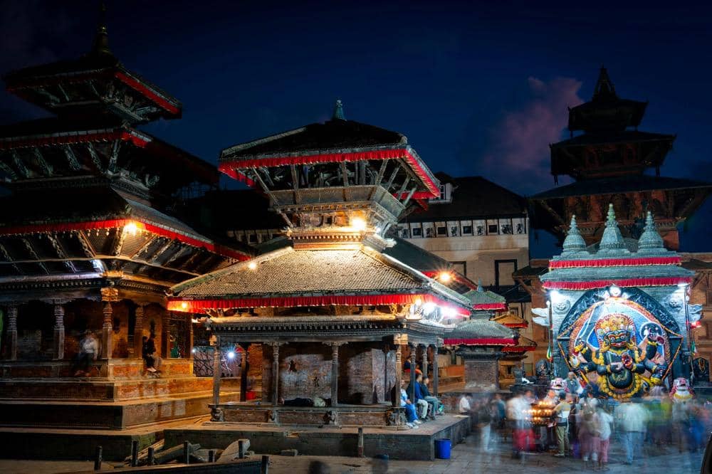 ilustrasi komplek kuil Hindu di Nepal