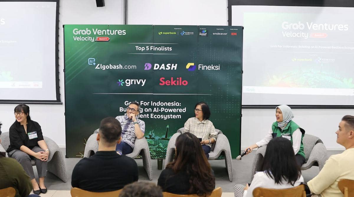 Foto 3 - (Kiri ke kanan) Devina Hartono, Executive Director Endeavor; Tigor M. Siahaan, President Director Superbank; Neneng Goenadi, Chief Executive Officer Grab Indonesia; dan Rivana Mezaya, Director of Digital & Sustainability, Grab Ind.jpeg