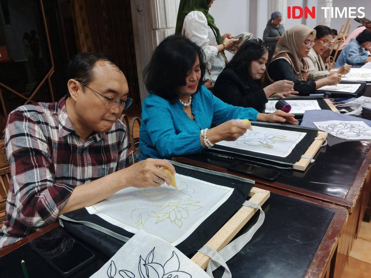 Workshop melukis di atas kain yang diselenggarakan di Bentara Budaya Jakarta, Jakarta Selatan, pada Rabu (2/8/2026).