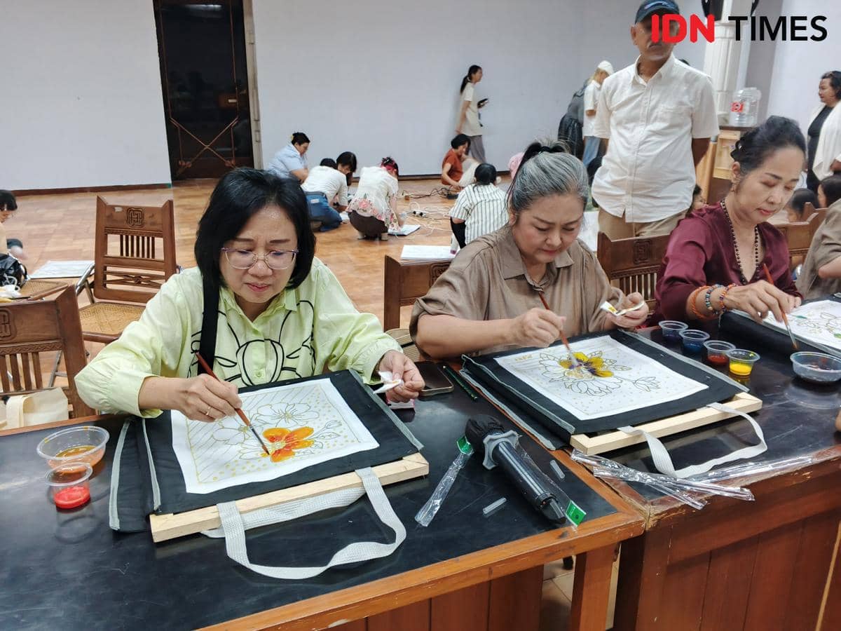 Workshop melukis di atas kain yang diselenggarakan di Bentara Budaya Jakarta, Jakarta Selatan, pada Rabu (2/8/2026)