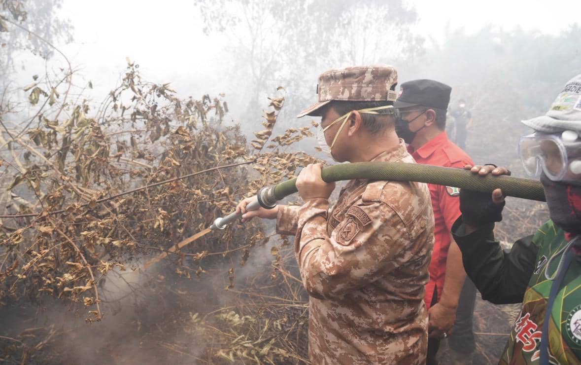 Karhutla Kalbar Mengancam, Asap Pekat Ketapang Hambat Water Bombing