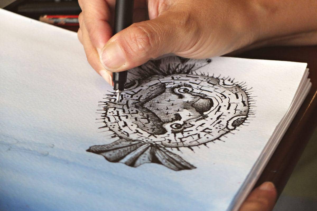 ilustrasi pulpen hitam