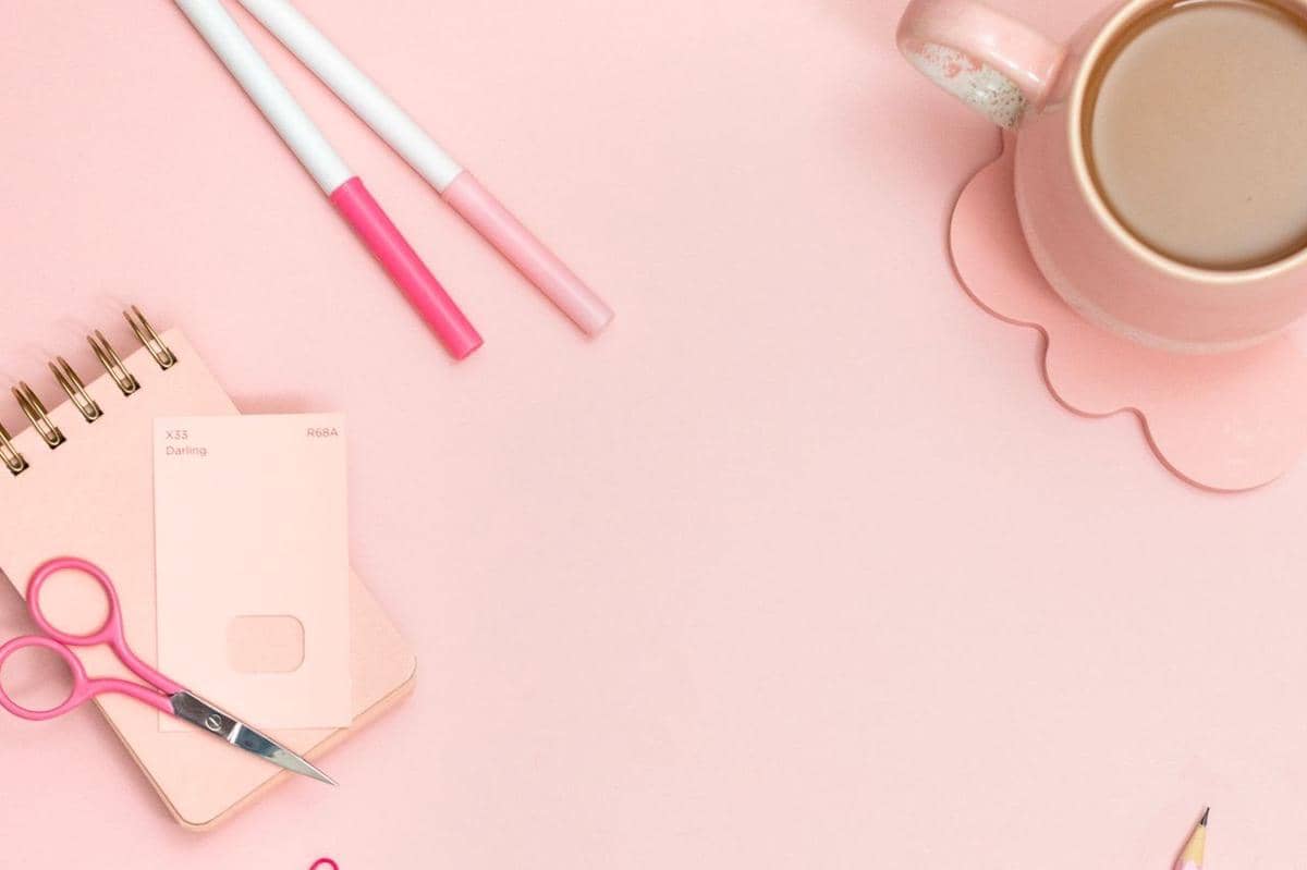 5 Alat Tulis Estetik Buat Annotating Buku, Bikin Baca Makin Seru!