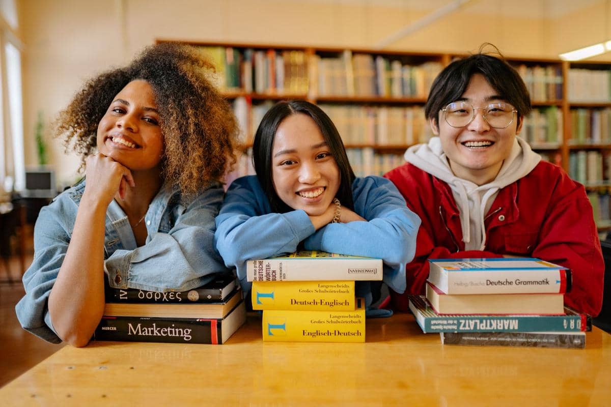 member book club yang berkumpul bersama