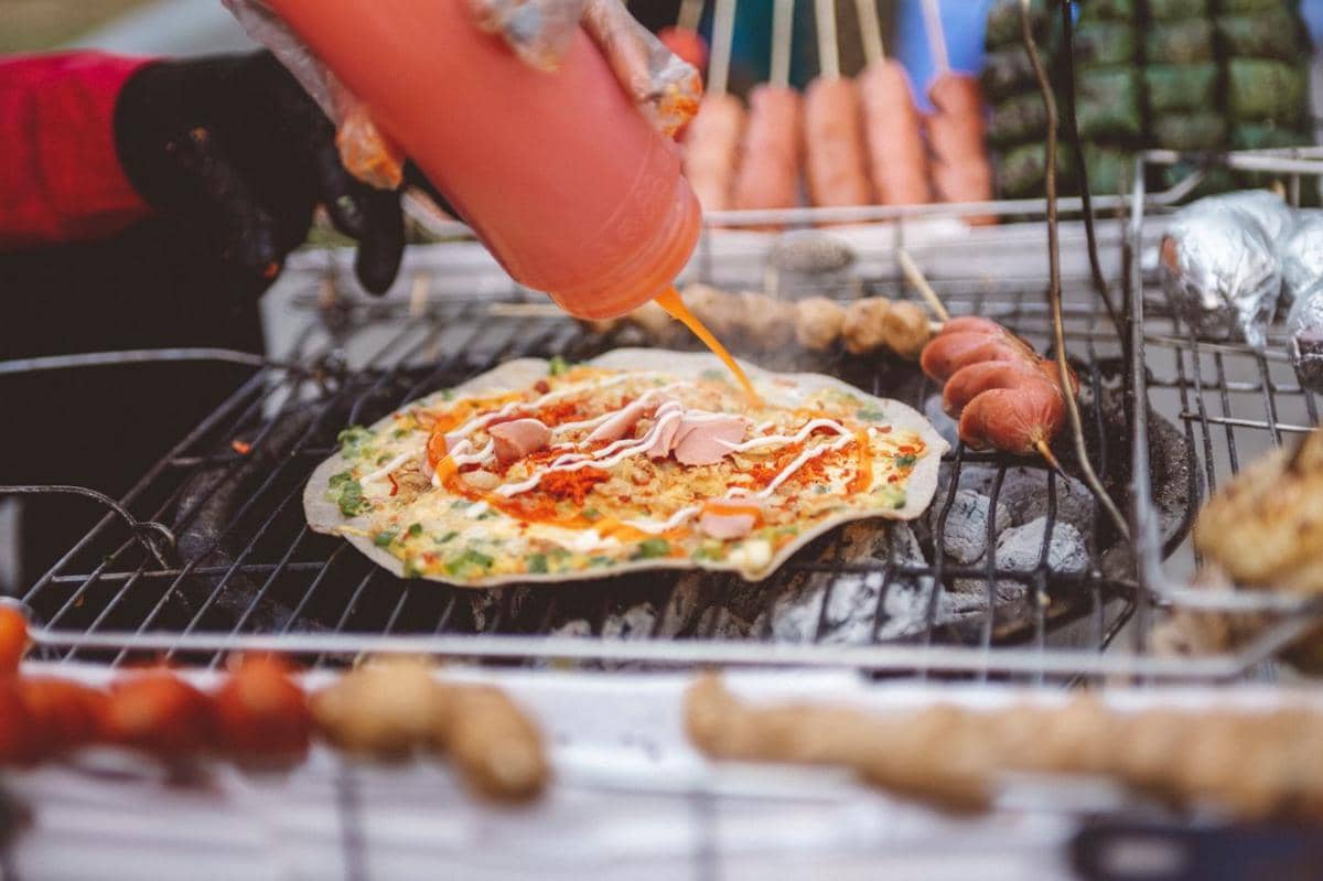 ilustrasi street food, usaha kuliner, bisnis, jajanan viral