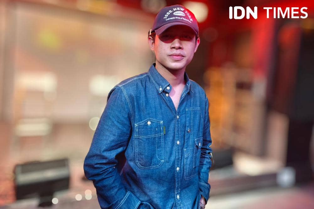 Potret Rony Parulian saat dijumpai usai press conference album terbarunya di Jakarta Selatan, Rabu (2/9/2026) (IDN Times/Juan Dwi)