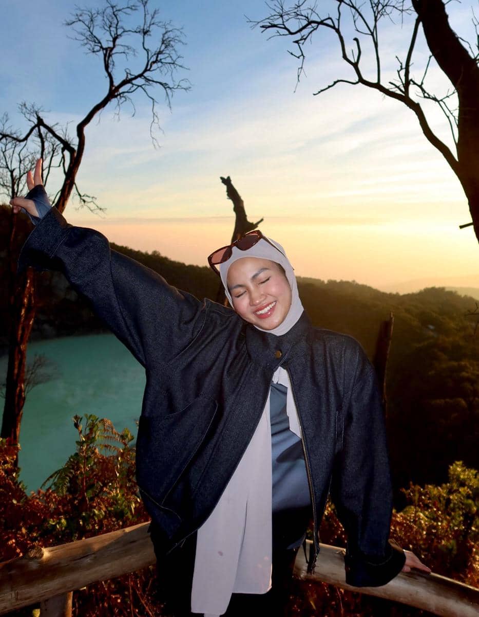 Xaviera Putri dan sahabat di Kawah Putih Ciwidey Bandung