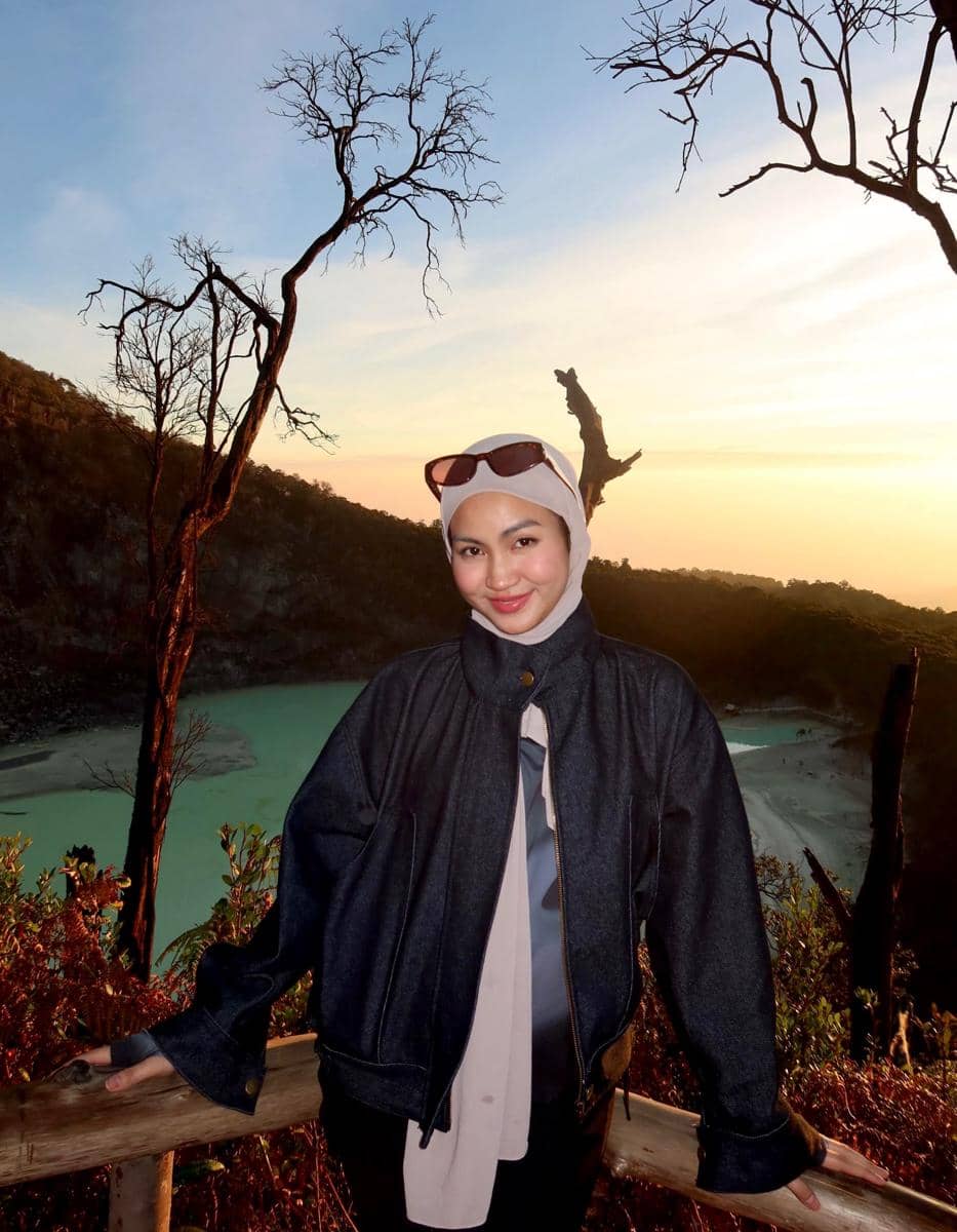 Xaviera Putri dan sahabat di Kawah Putih Ciwidey Bandung