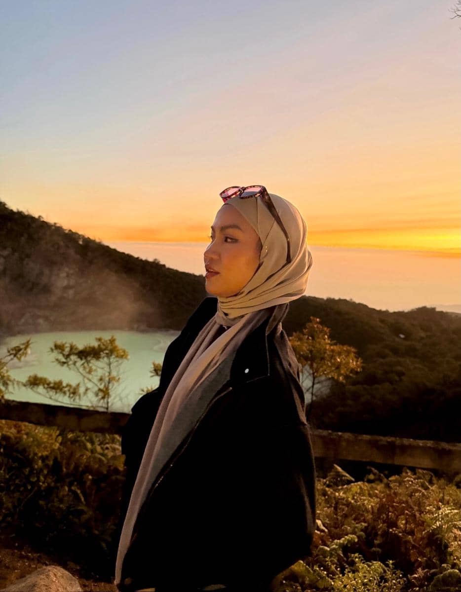 Xaviera Putri dan sahabat di Kawah Putih Ciwidey Bandung