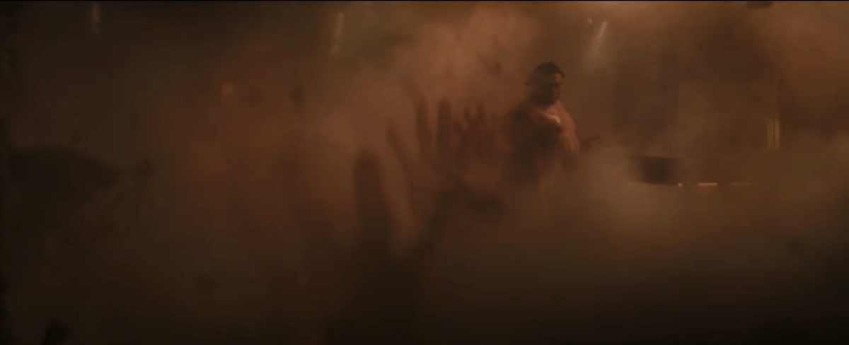 E. Honda melancarkan Hundred Hand Slap hingga menghancurkan area pemandian dalam adegan film Street Fighter.