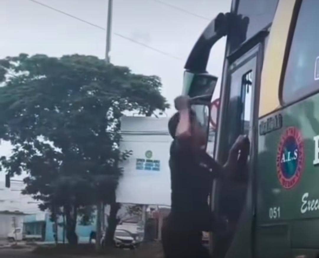 Ditolak Ngamen, 2 Pemuda Serang Bus ALS Dengan Obeng dan Gunting