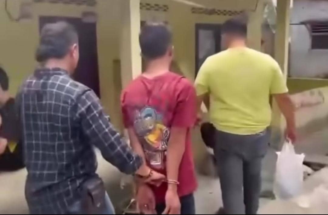 Pelaku penyebrangan Bus ALS di Lubuk Linggau saat diringkus polisi.