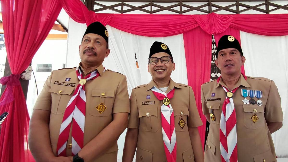 Staf Khusus Menteri Agama Bidang Pendidikan, Organisasi Kemasyarakatan, dan Moderasi Beragama, Farid F. Saenong (tengah), dan Kakanwil Kemen