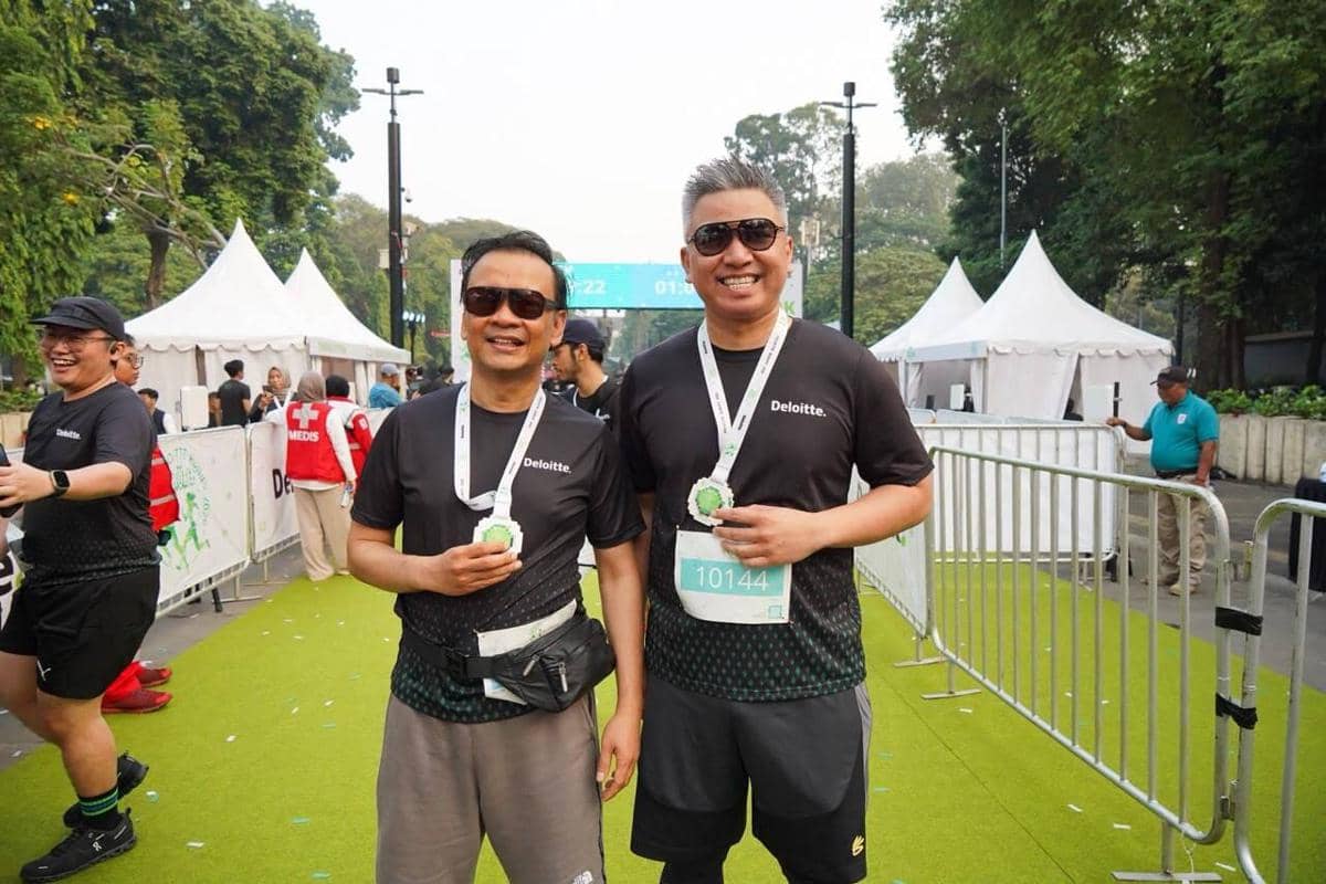 Peserta Deloitte Runify 2026 berkumpul di kawasan GBK, Jakarta, dalam acara lari yang sukses diselenggarakan.