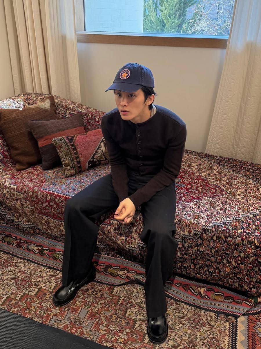 ide styling outfit ke pop-up store ala Mark Lee