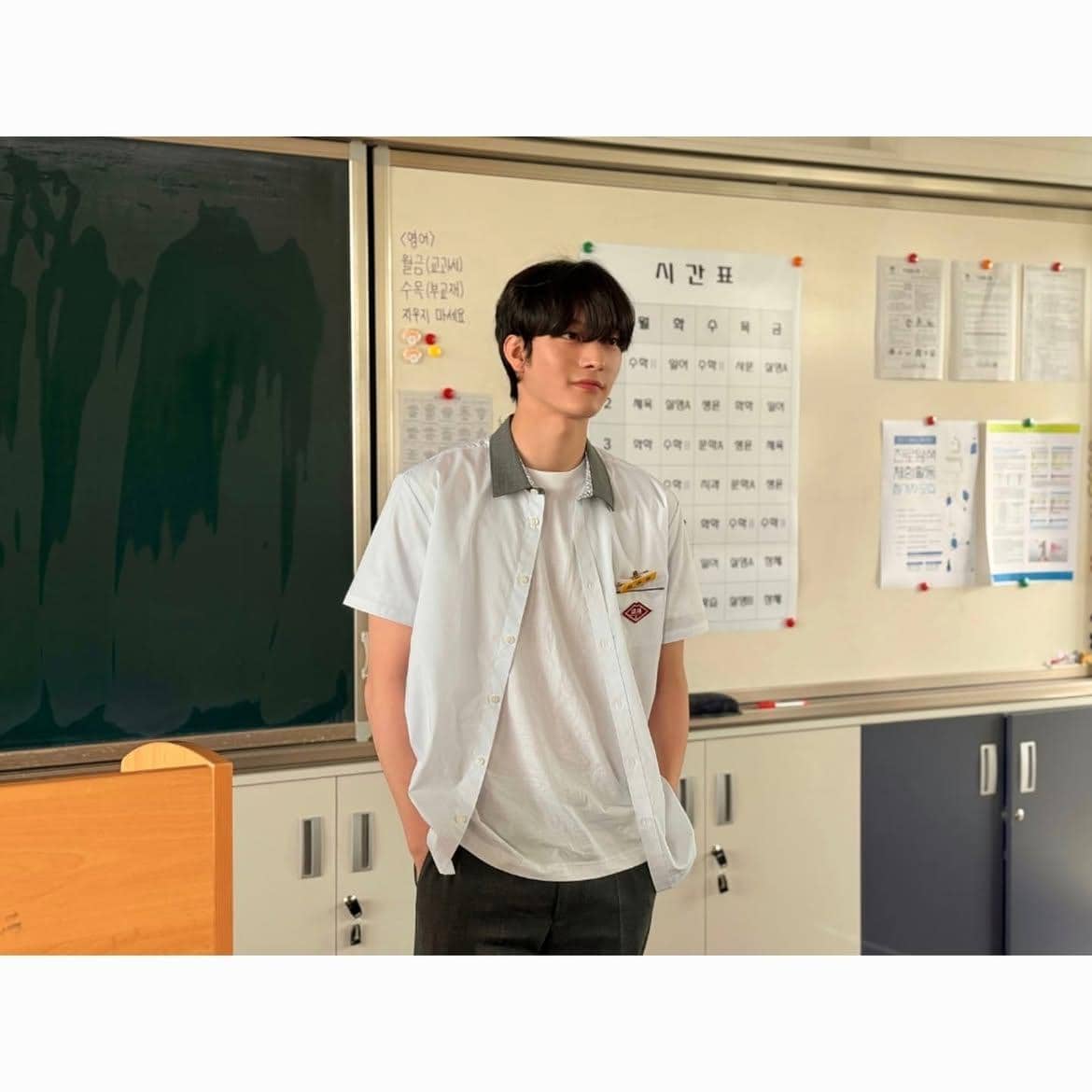Jang Se Hyuk berada di balik layar produksi drama Our Unwritten Seoul dalam potret yang dibagikan di Instagram.