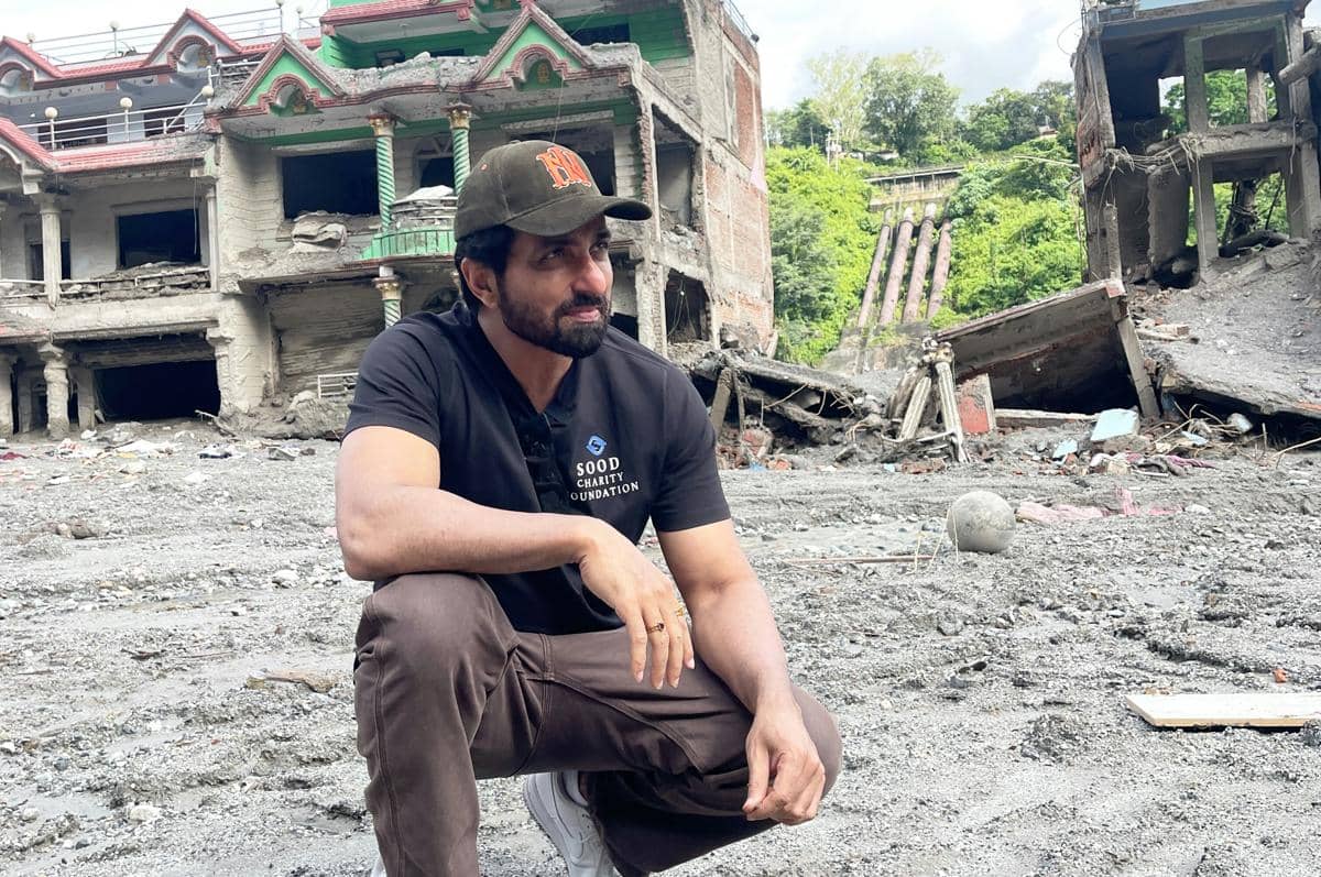 Sonu Sood Pergi ke Nepal Bantu Korban Banjir Bandang